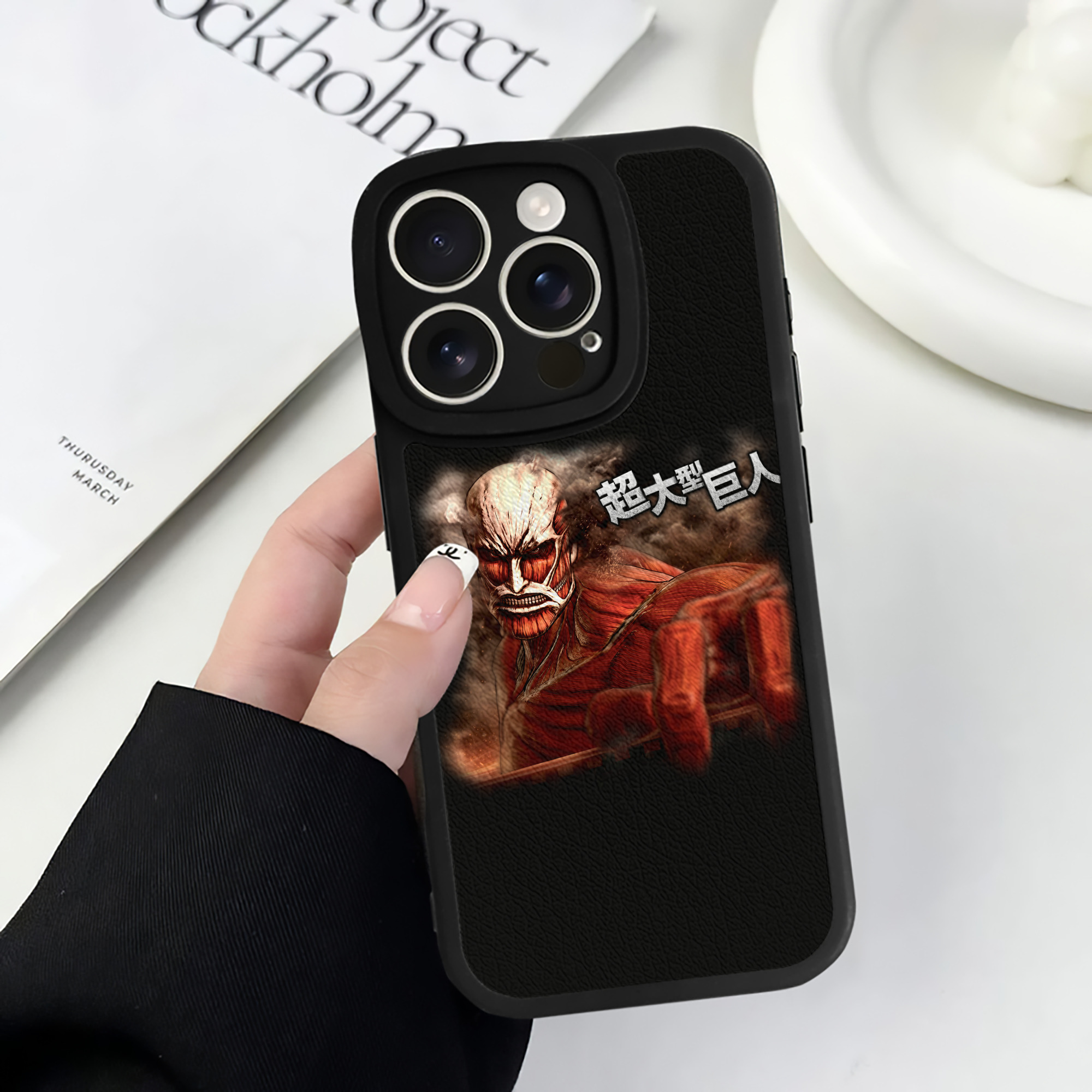 （画像用） 進撃の巨人 Attack on Titan 【iPhone 16シリーズ対応】シリコンスマホケース（レザー調） 材質：シリコン